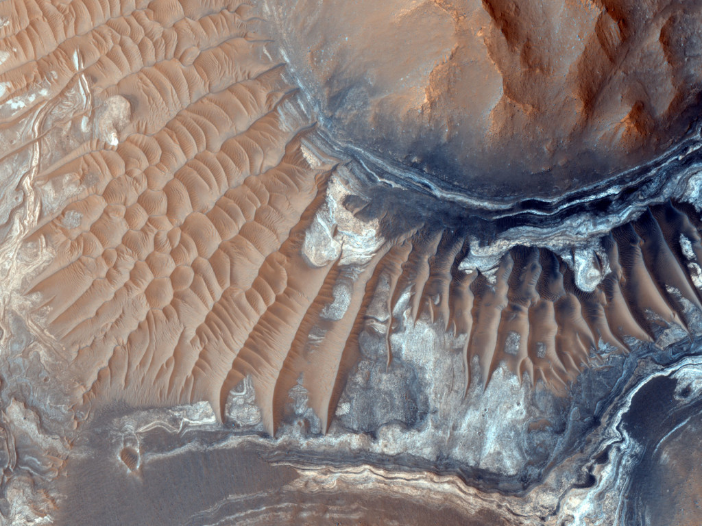 Les dunes de Noctis Labyrinthus. NASA/JPL-Caltech/University of Arizona