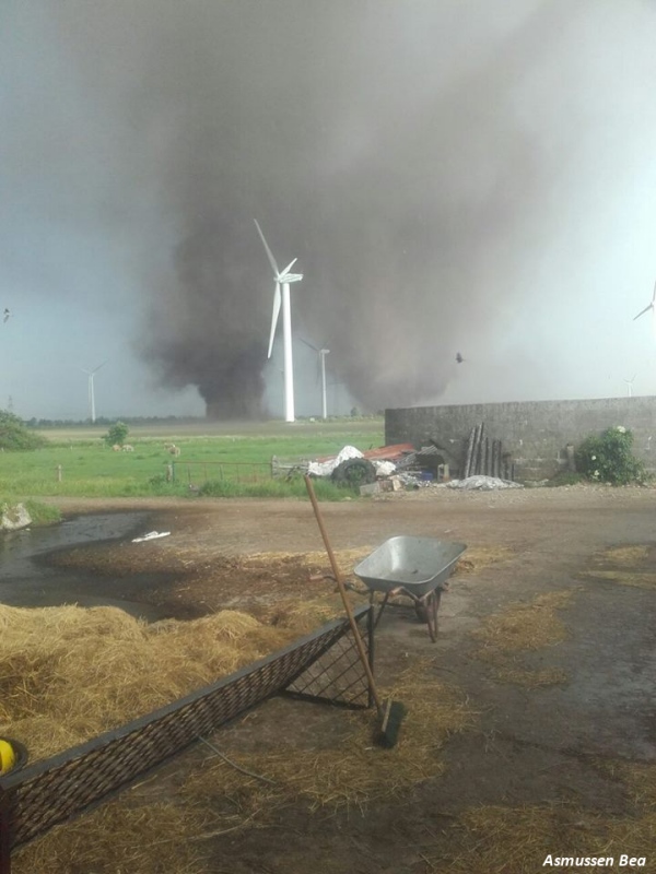 Double tornade observée au nord de l'Allemagne.