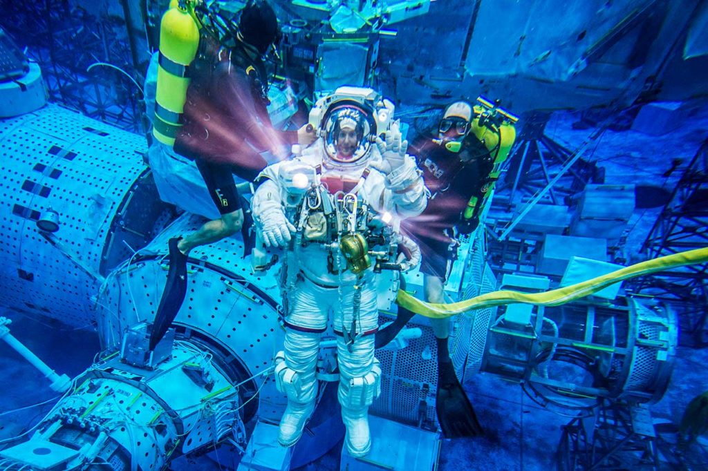 Thomas Pesquet dans la piscine du Johnson Space Center, en avril 2013